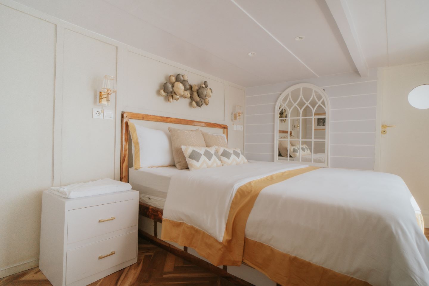 bedroom suite